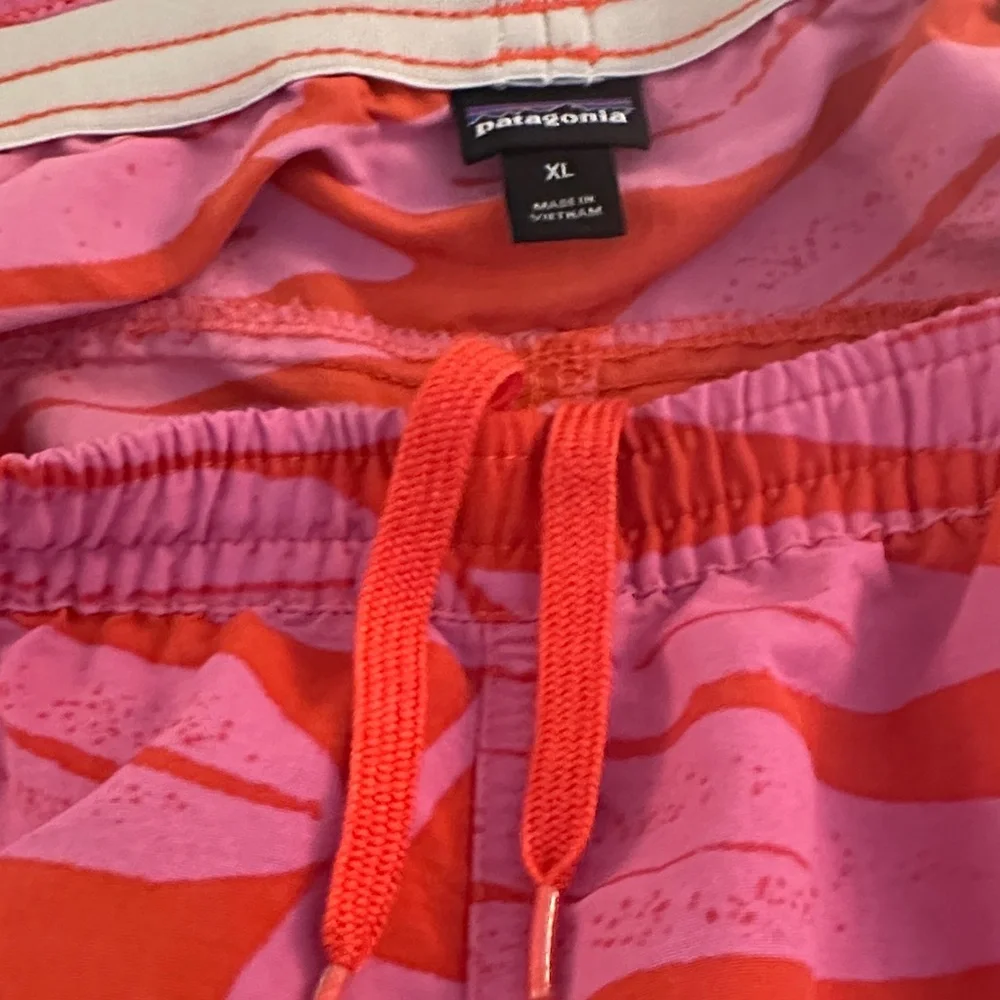 Patagonia Men's Pink Red Leaf Print‎ Summer Spring Vacation Swim Trunks Size XL